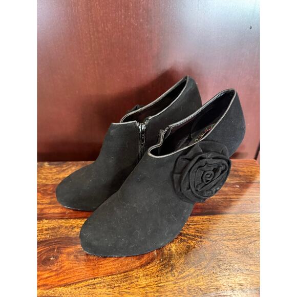 Betsey Johnson Black Suede Hidden Platform Booties Glam Shoes Sz 9 - Picture 1 of 9